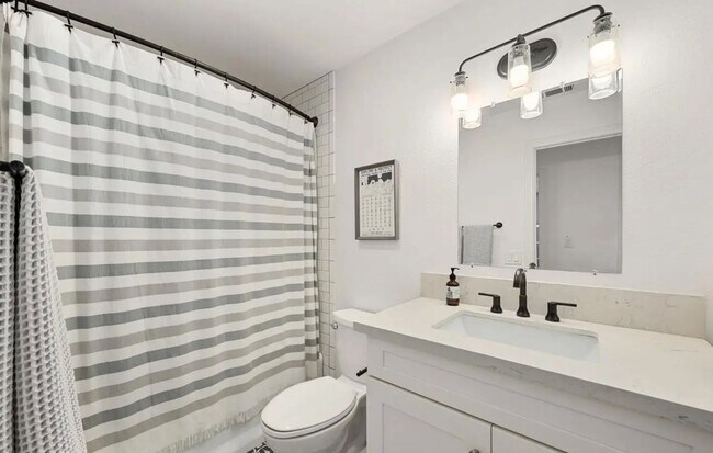 Building Photo - 531 Camino Del Mar