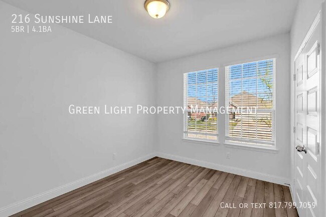 Building Photo - 216 Sunshine Ln