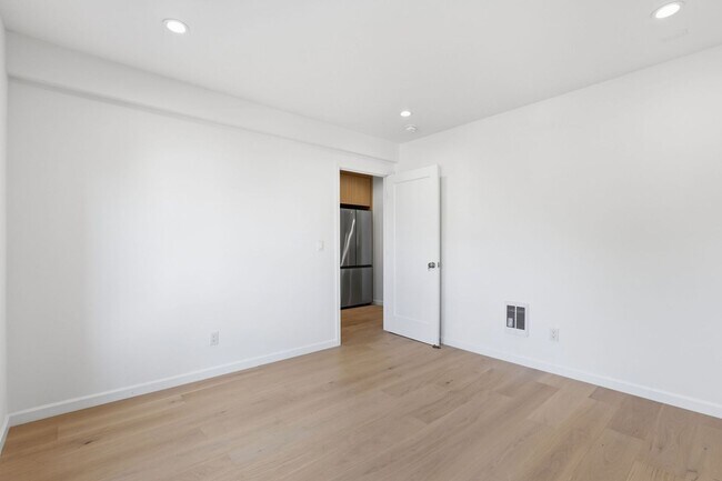 Building Photo - 1221 Waller St