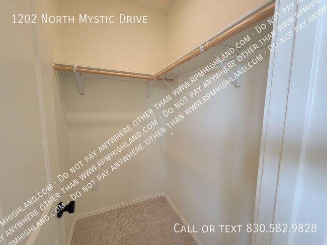 Building Photo - 1202 Mystic Dr