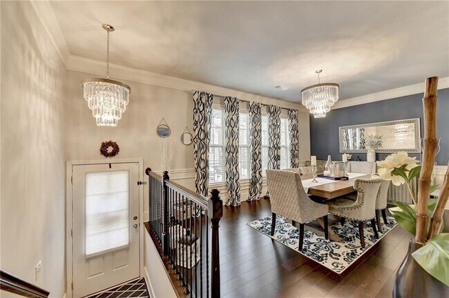 Building Photo - 2185 Mission View Dr NW