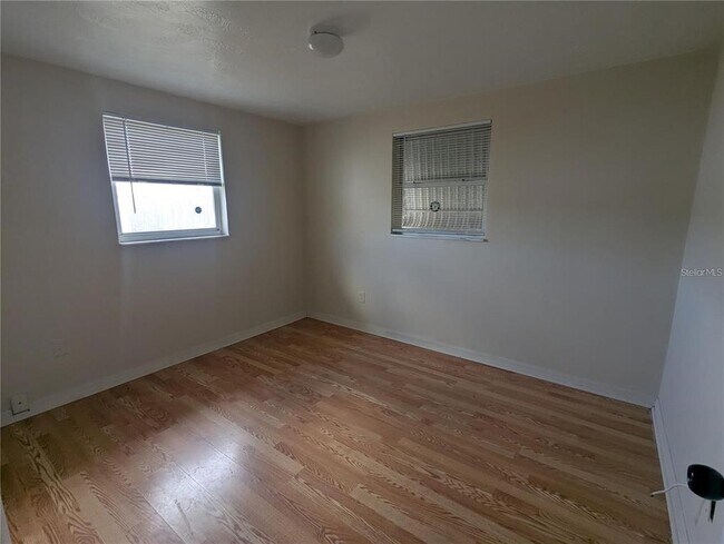 Building Photo - 3911 Redwood Dr