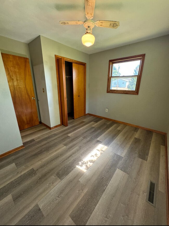 Building Photo - 24207 Jefferson Center St