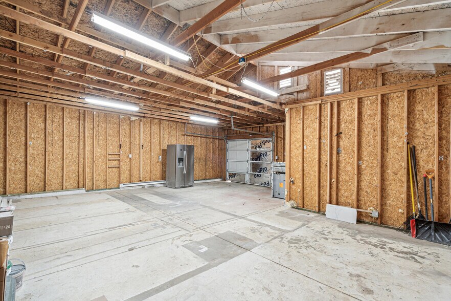 Building Photo - 1330 Oak Pl