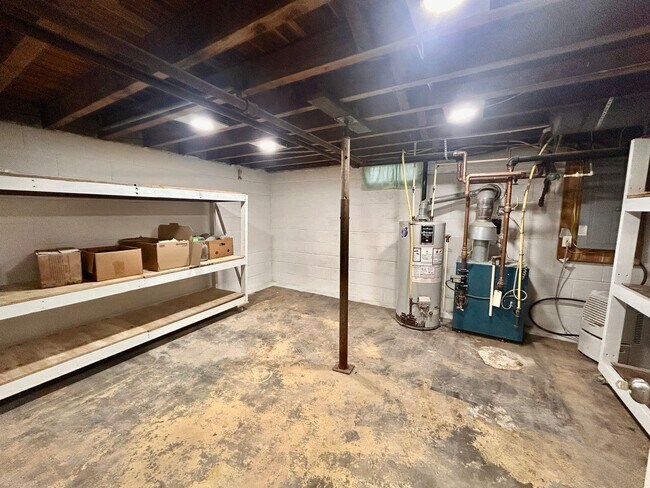 Building Photo - Spacious 3-Bedroom 1.5 Bath Home For Rent ...