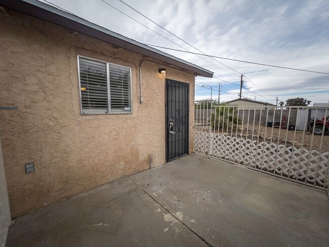Building Photo - 1 bed and 1 bath located in Henderson!