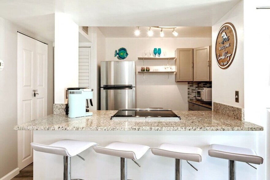 Building Photo - 4000 Gulf Terrace Dr