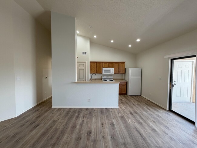 Building Photo - 1105 Meadowlark Way SE