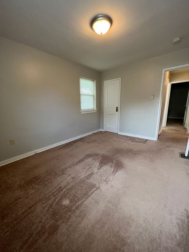 Building Photo - 1257 W 6th St