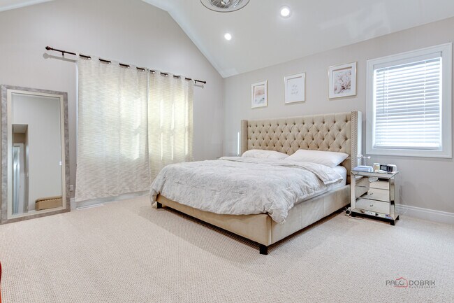 Building Photo - 3931 S Wells St