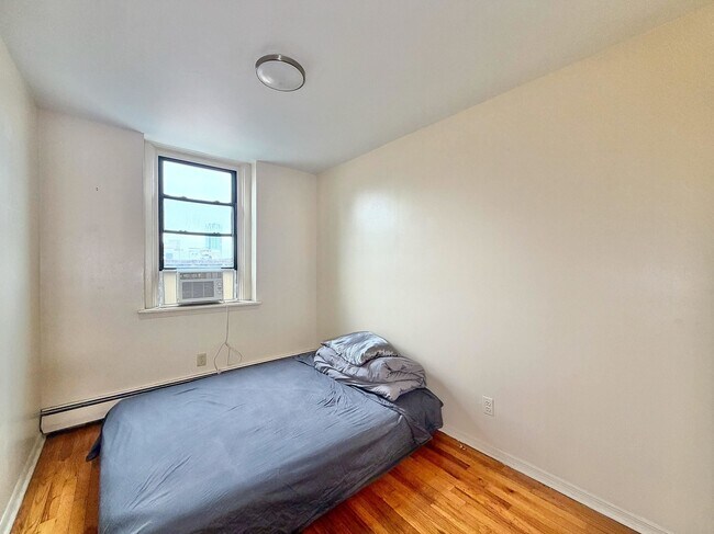 Building Photo - 564 Jersey Ave