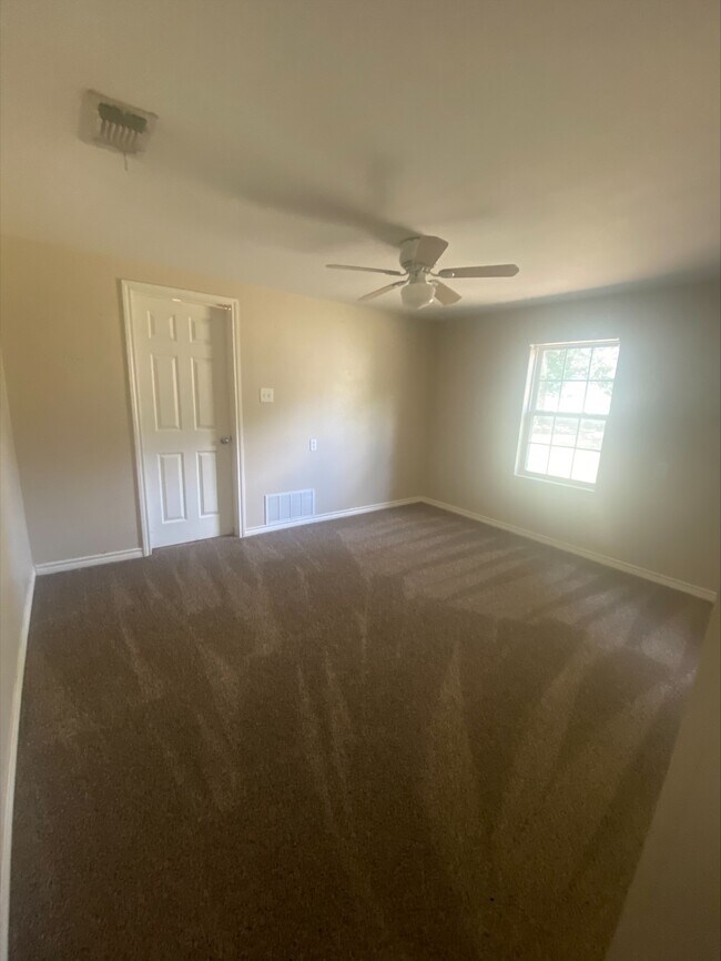 Building Photo - 1191 Big Rock St