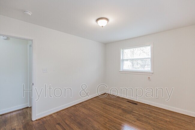 Building Photo - 2041 Bishop St