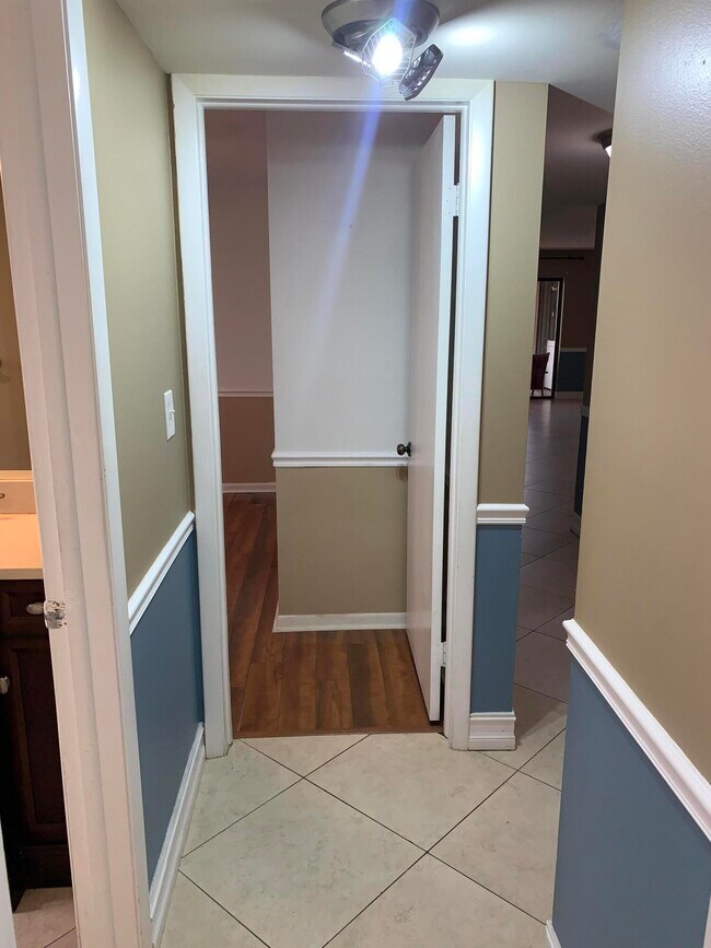 Building Photo - 2015 Coral Ridge Dr