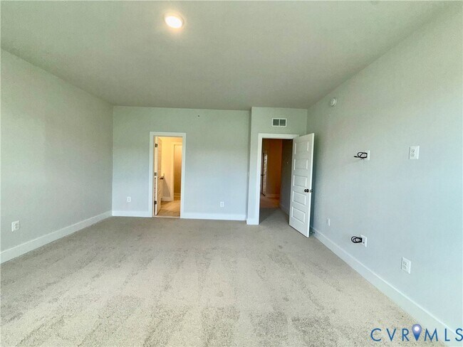 Building Photo - 527 Munson Woods Walk