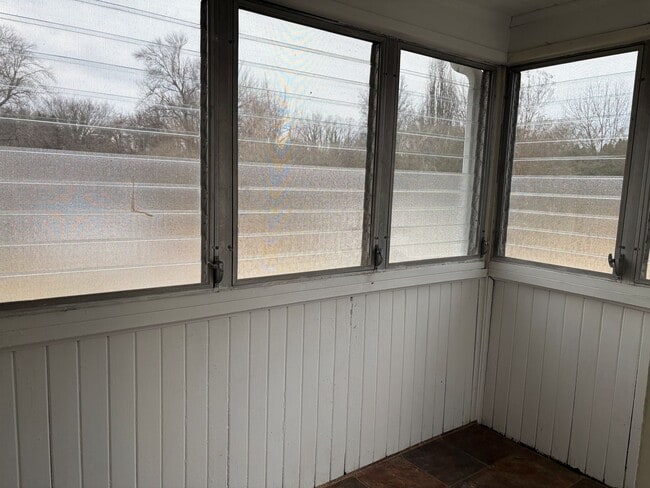 Building Photo - 2 Bedroom, 1 Bathroom House in Winston-Salem!