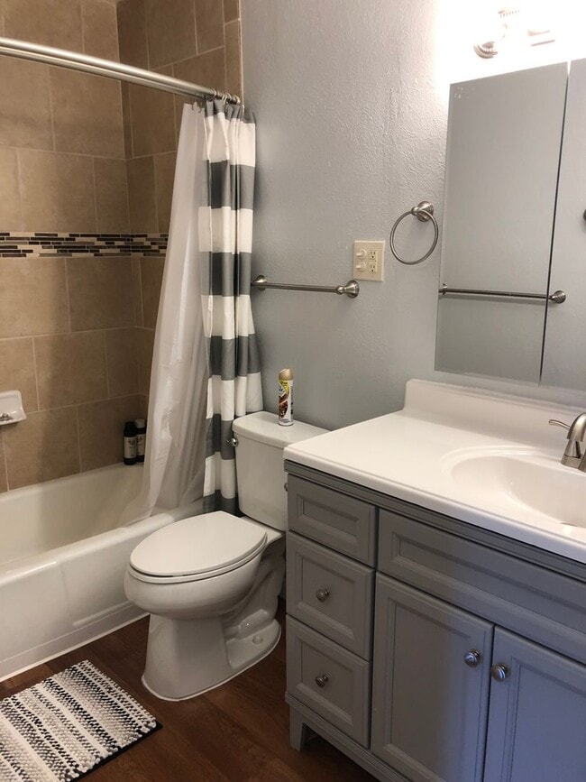 Building Photo - NE UPTOWN WINROCK CONDO 1 Bedroom 1 Bath -...