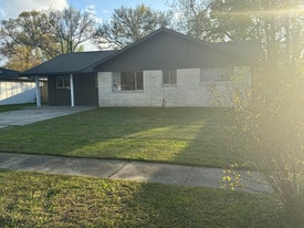 Building Photo - 223 Hummingbird Ln