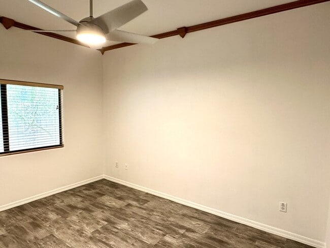 Building Photo - Gorgeous 2 bedroom / 2 bath condo in The E...