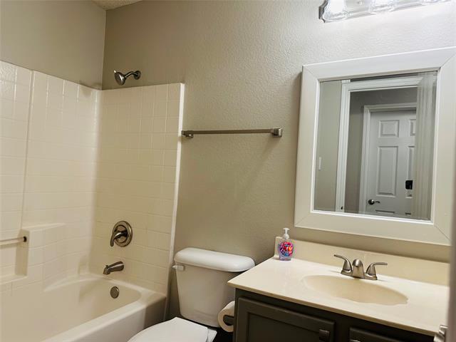 Building Photo - 4813 Cedar Crest Dr
