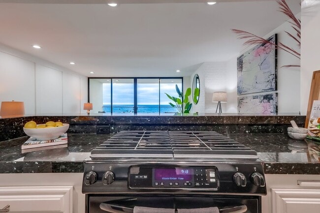 Building Photo - 1510 The Strand