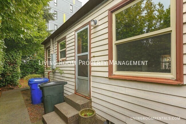 Building Photo - 1410 N Webster St