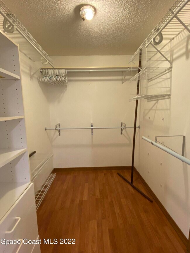 Building Photo - 1710 Apricot Dr