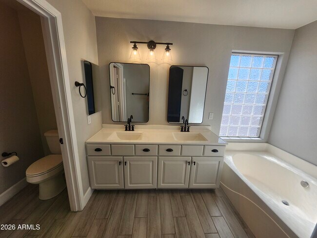 Building Photo - 15846 S 17th Ln