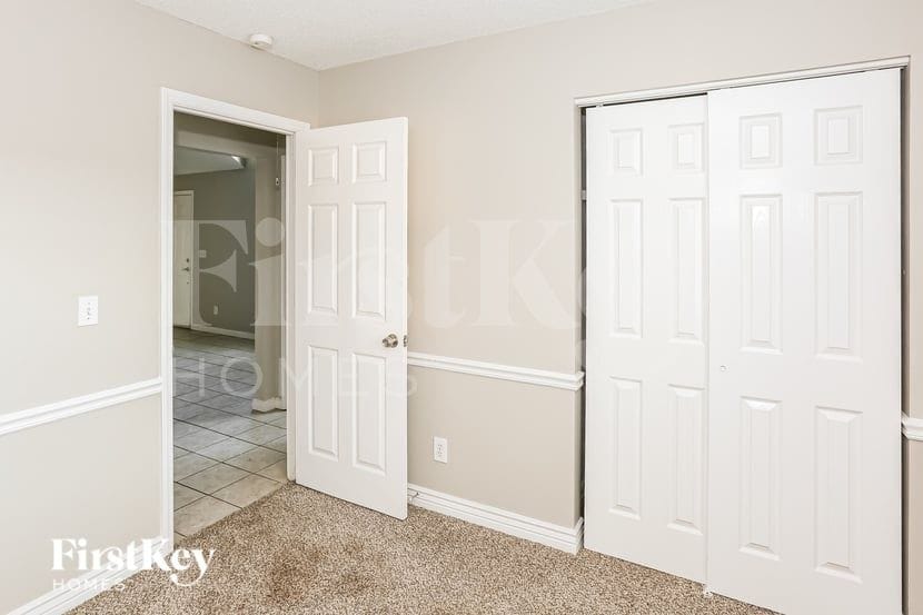 Building Photo - 3380 Chadbury Dr NW