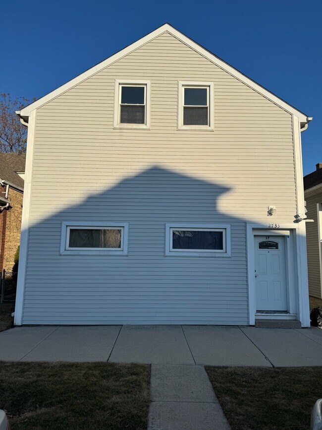 Building Photo - 2733 N Marmora Ave