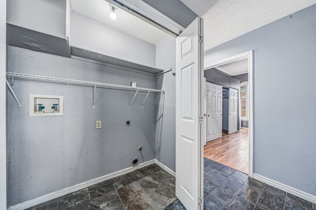 Building Photo - 15974 Oak Mountain Dr