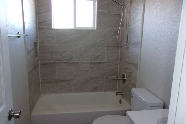 Building Photo - Great home in with great mountain views.