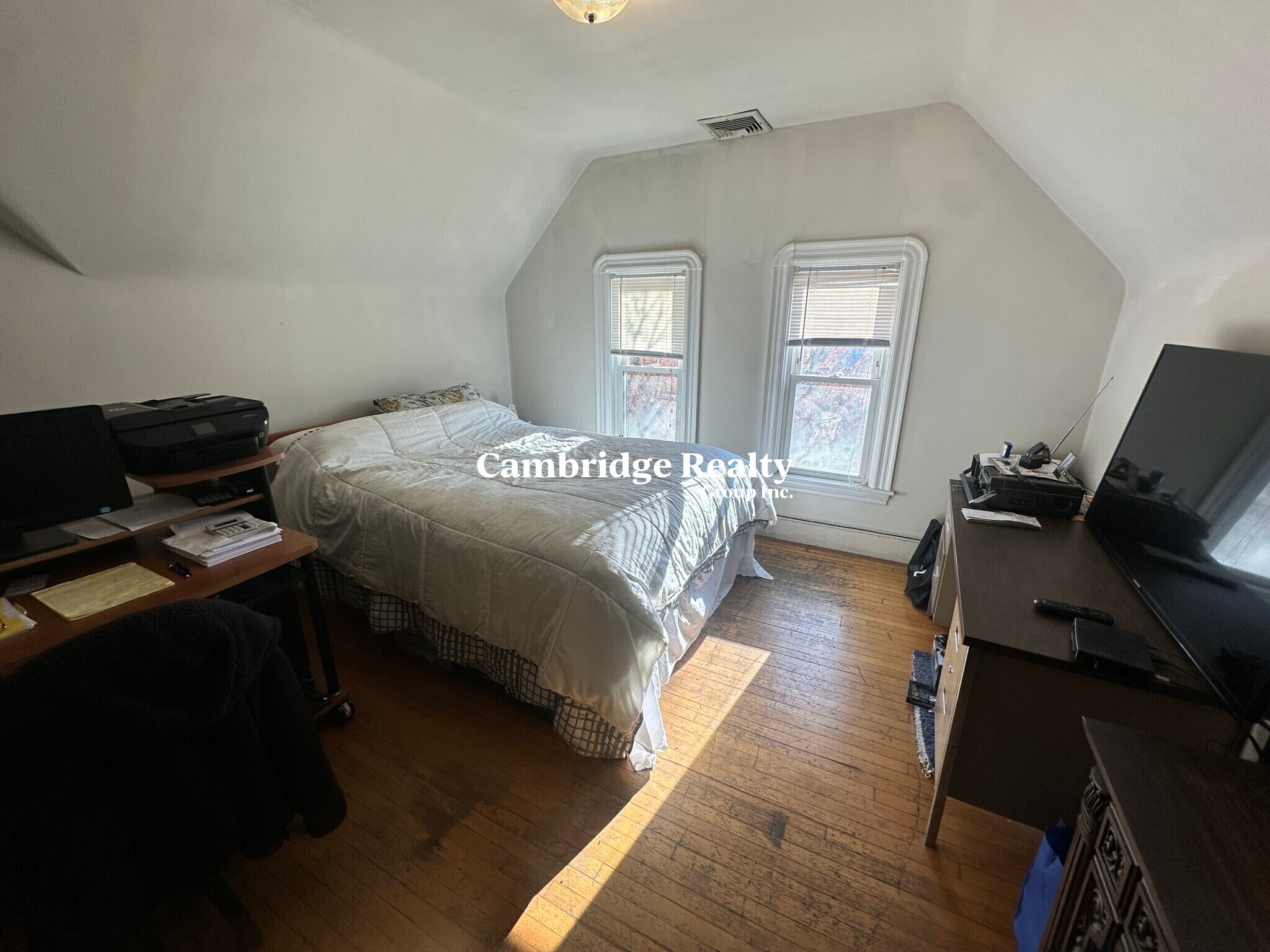 Building Photo - 147 Willow Ave