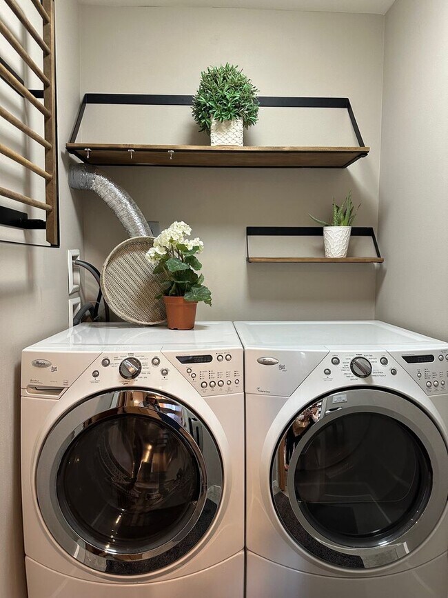 Building Photo - Beacon Hill Townhouse