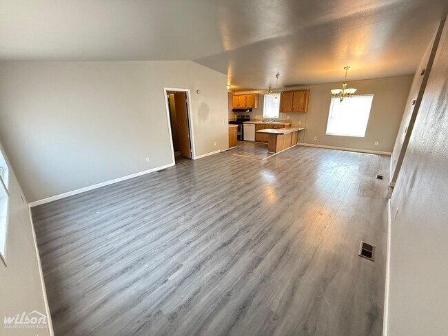 Building Photo - Spacious Yakima Home with Fenced Yard & Gr...