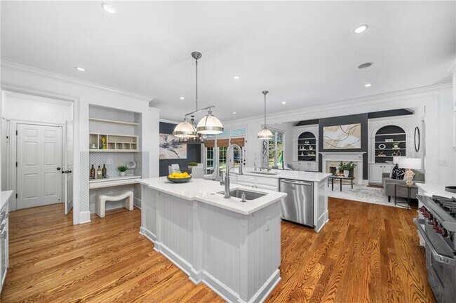 Building Photo - 4715 Westfield Dr NE