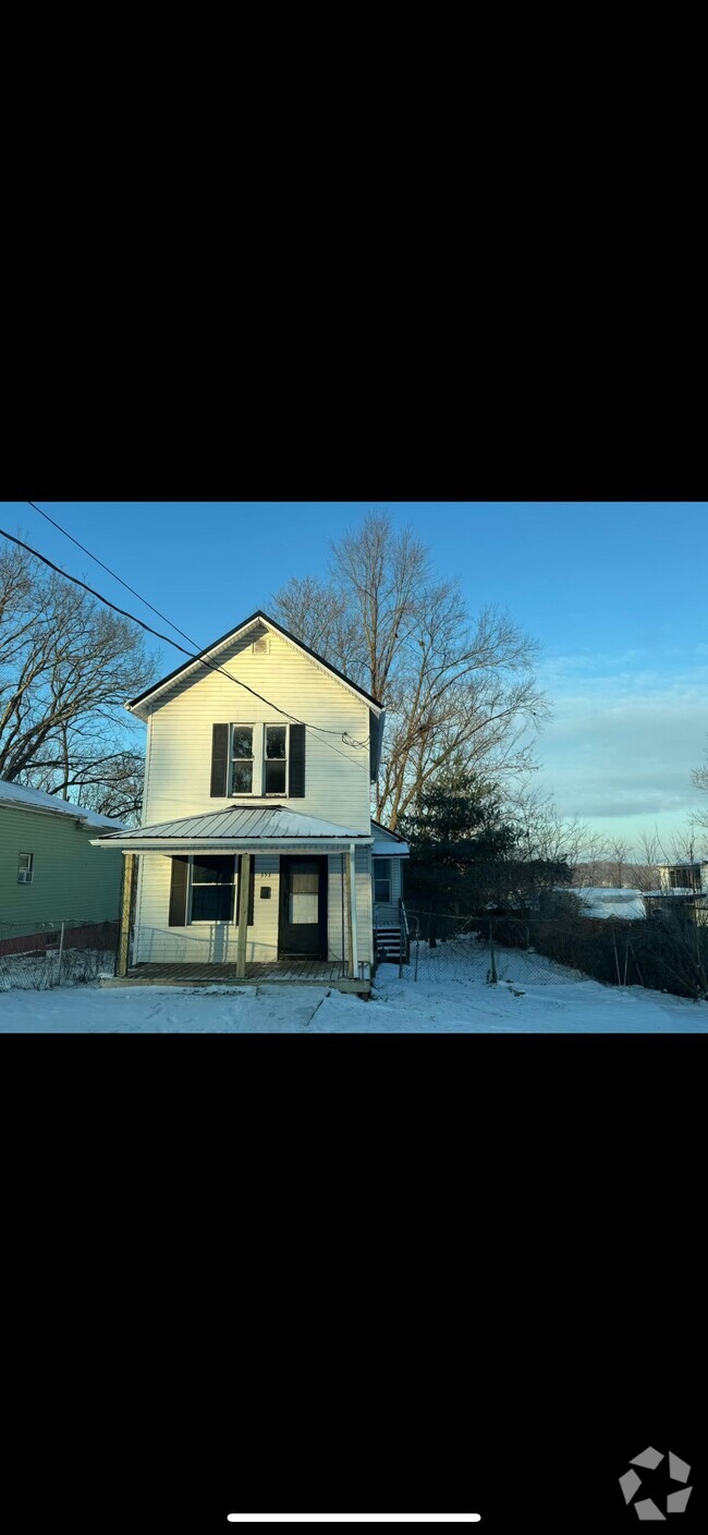 Building Photo - 353 Oak St