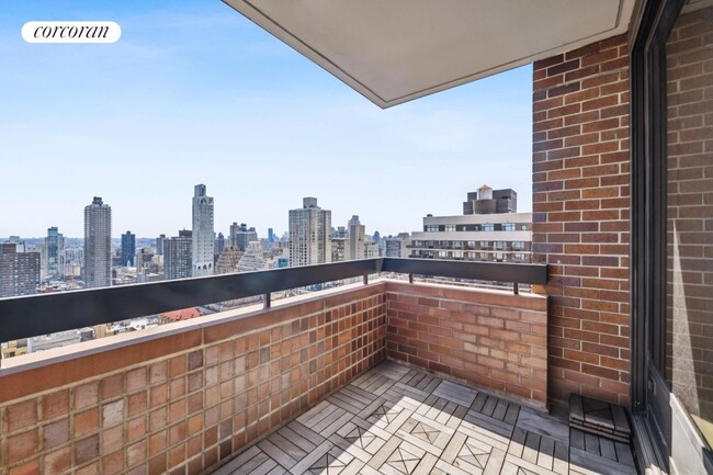 Building Photo - 45 E 89th St