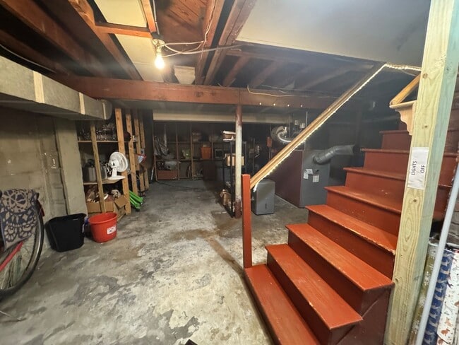 Building Photo - Beautifully Furnished Three Bedroom Home