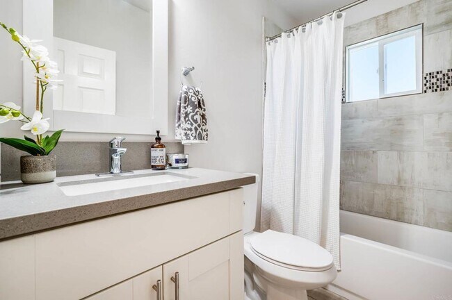 Building Photo - ***Gorgeous 5 bedroom, 3 bath Home in Imperial Beach