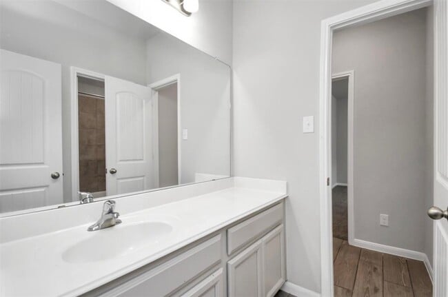 Building Photo - 2131 Levant Ln