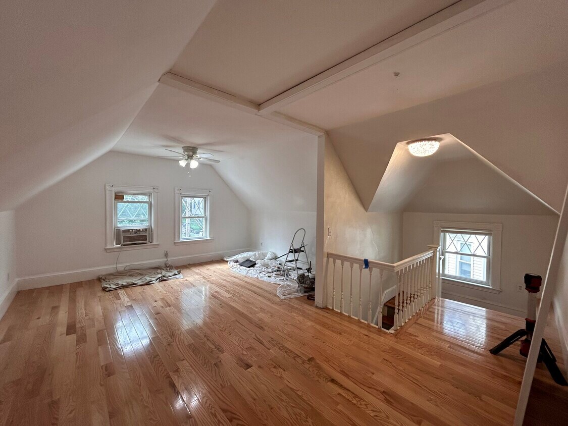 Building Photo - 108 Brooks St