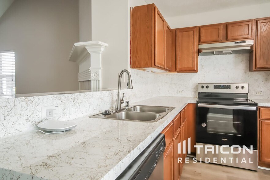 Building Photo - 18451 Sunrise Pines Dr