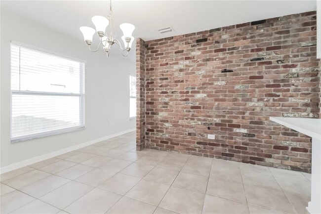 Building Photo - 6621 Voltaire Dr