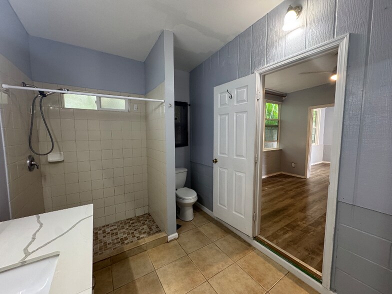 Building Photo - 1345 Akaiki St