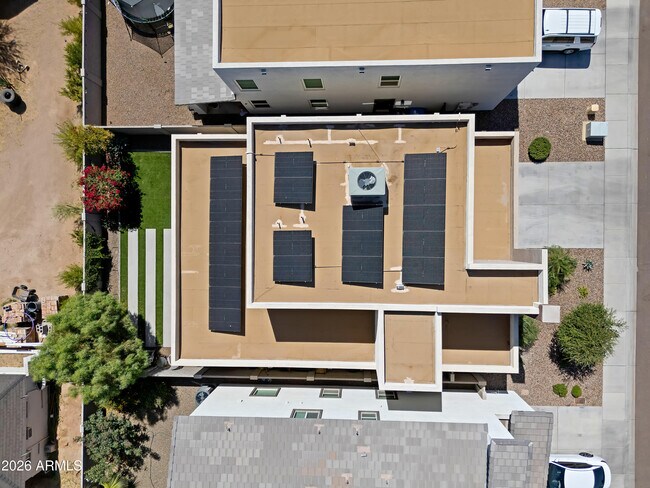 Building Photo - 2319 W Darrow St