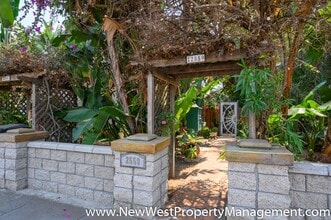 Building Photo - Charming Golden Hill 1-Bedroom, Available Now!