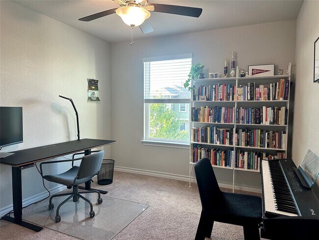 Building Photo - 12105 Cimaizon Dr