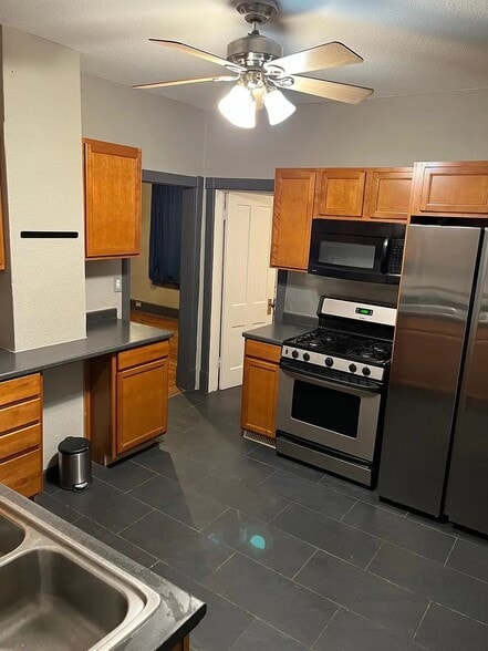 Building Photo - 715 E High St