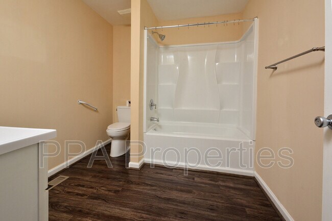 Building Photo - 2408 Francis St